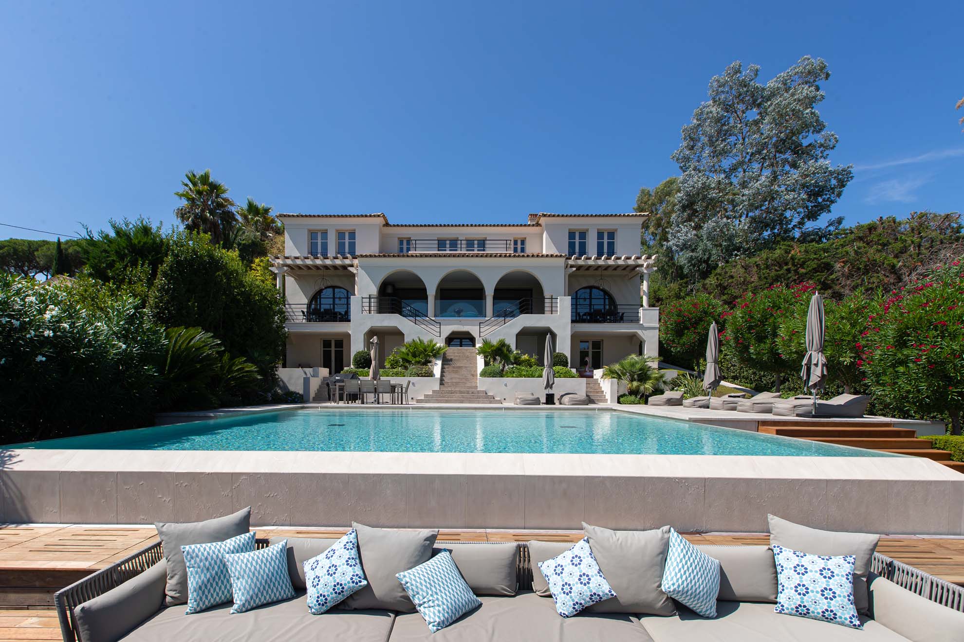 luxury-villa-for-rent-saint-tropez-sea-view