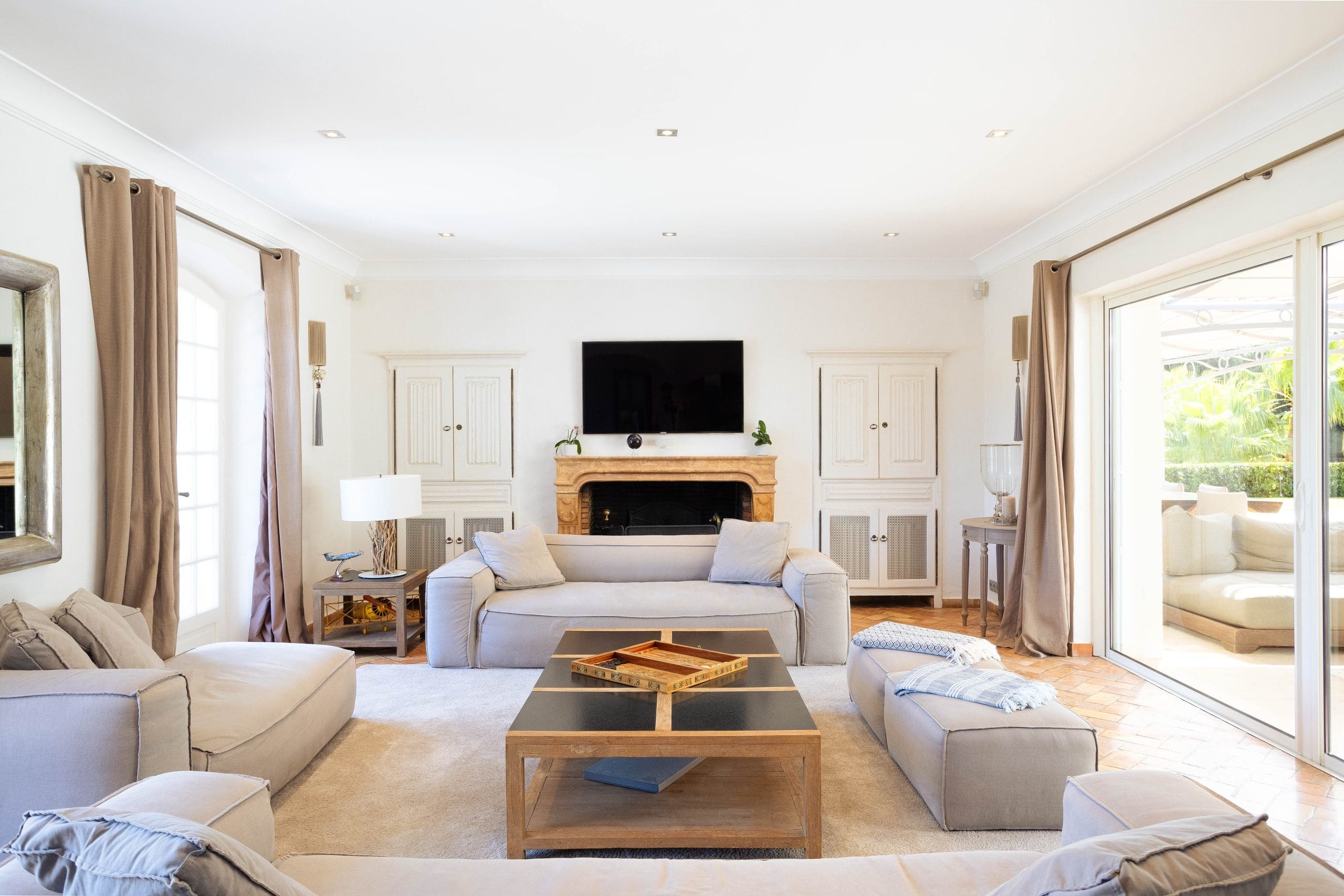 villa-happy-house-saint-tropez-living-room