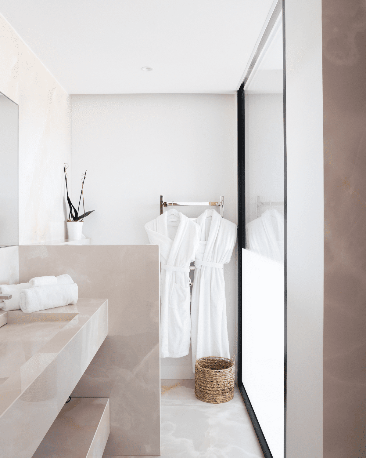 villa-la-pierre-plantee-saint-tropez-bathroom-1