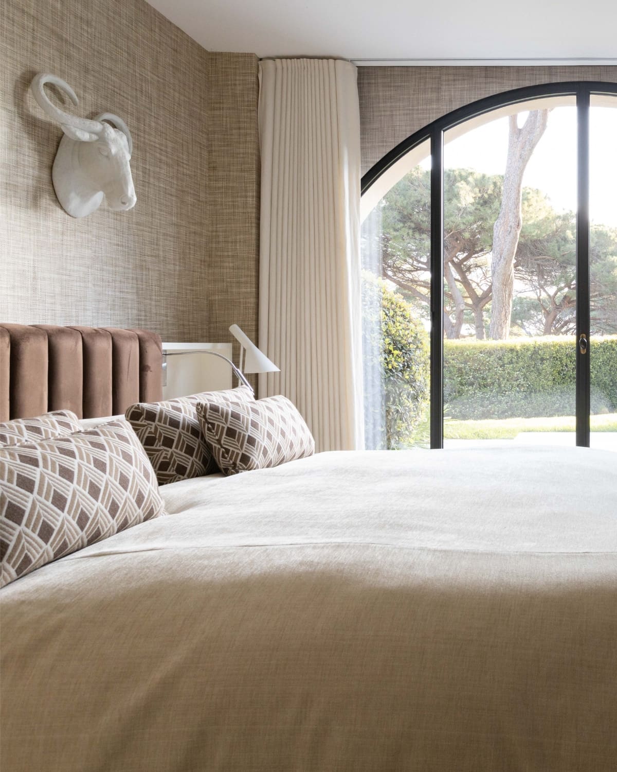 villa-les-gemeaux-les-parcs-de-saint-tropez-bedroom-1