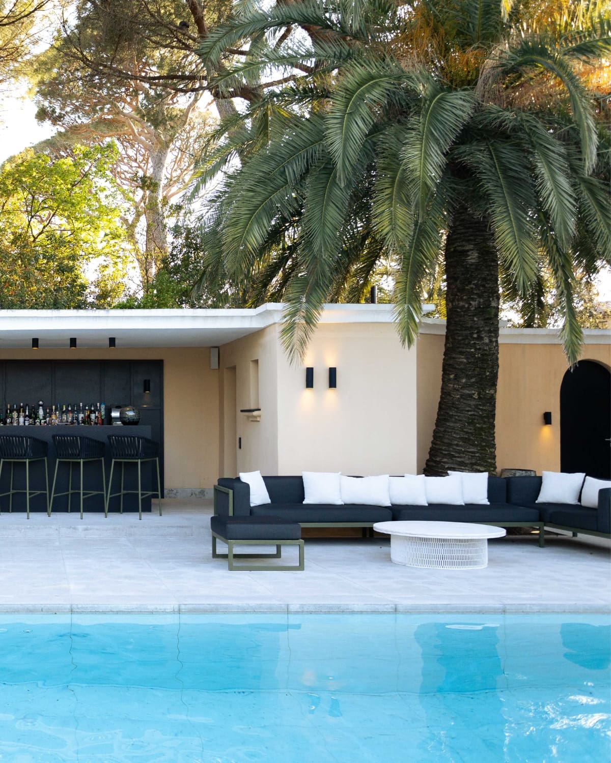 villa-les-gemeaux-les-parcs-de-saint-tropez-pool-house-swimming-pool