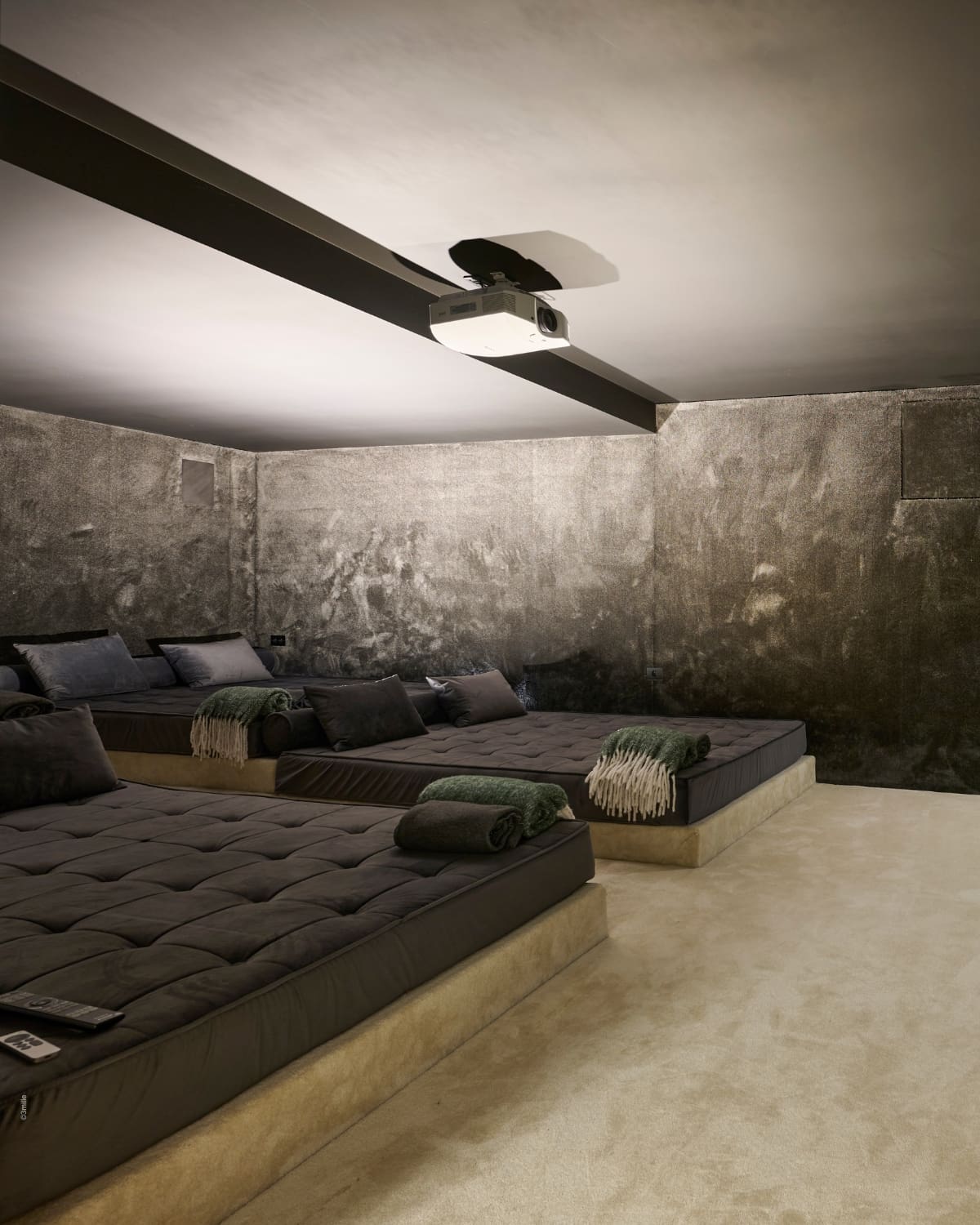 villa-riviera-les-parcs-de-saint-tropez-cinema-room