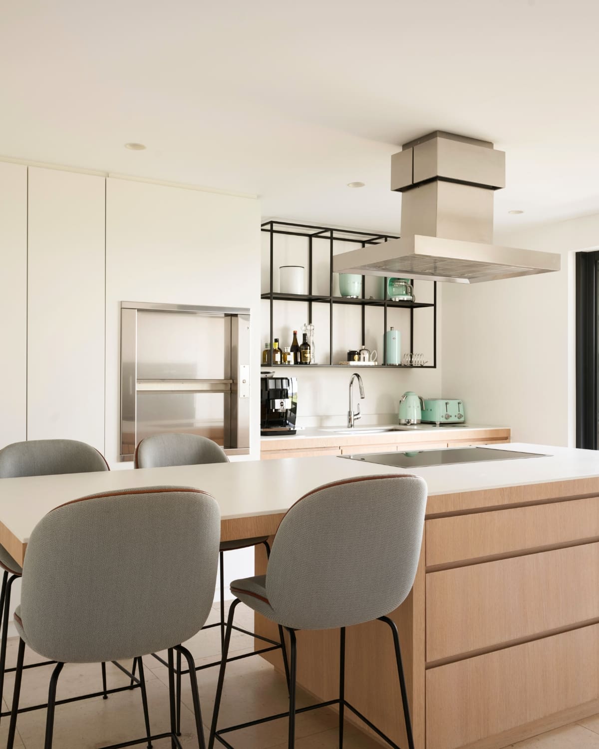 villa-riviera-les-parcs-de-saint-tropez-kitchen