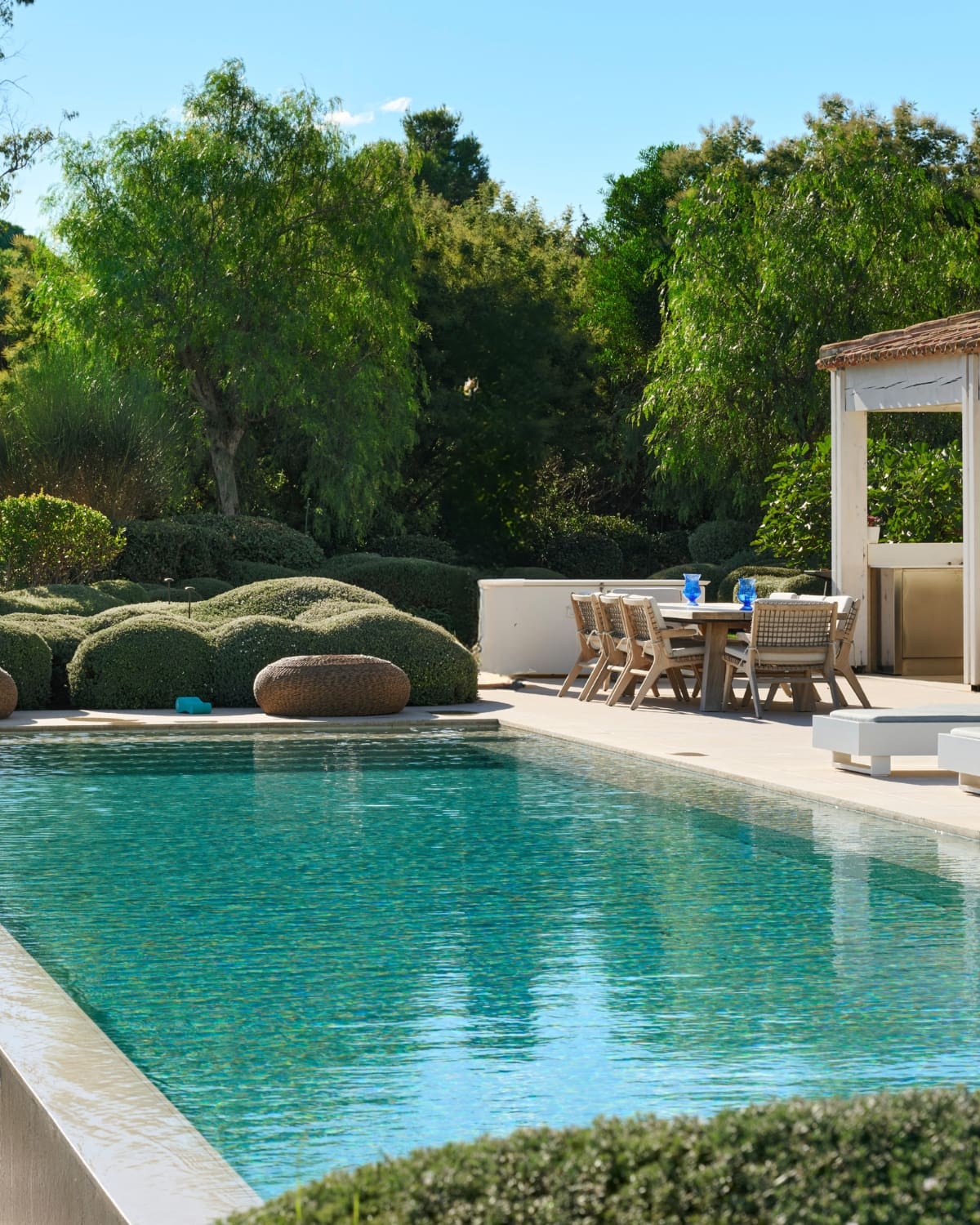 villa-riviera-les-parcs-de-saint-tropez-swimming-pool-2