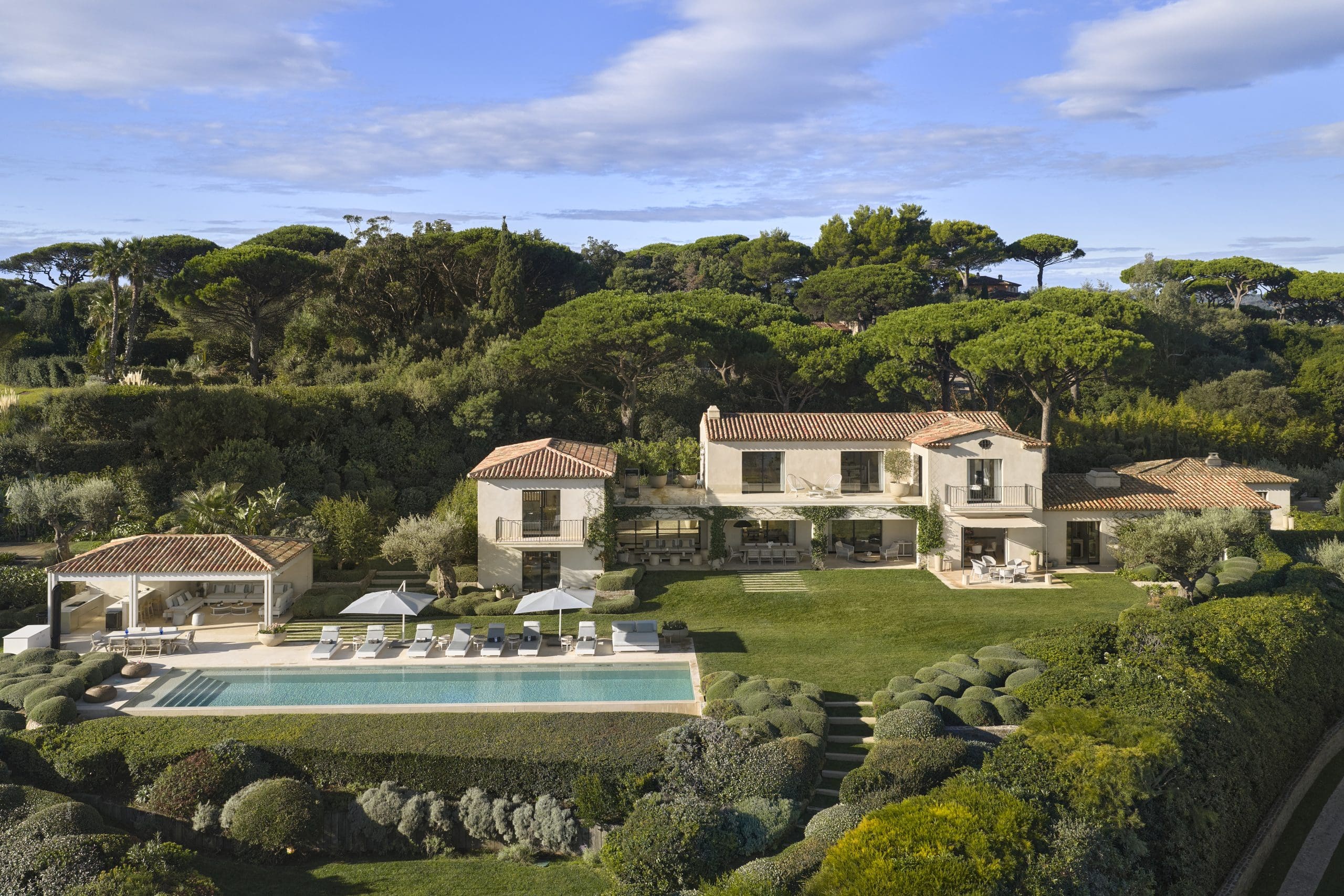 villa-riviera-les-parcs-de-saint-tropez-view-house (1)