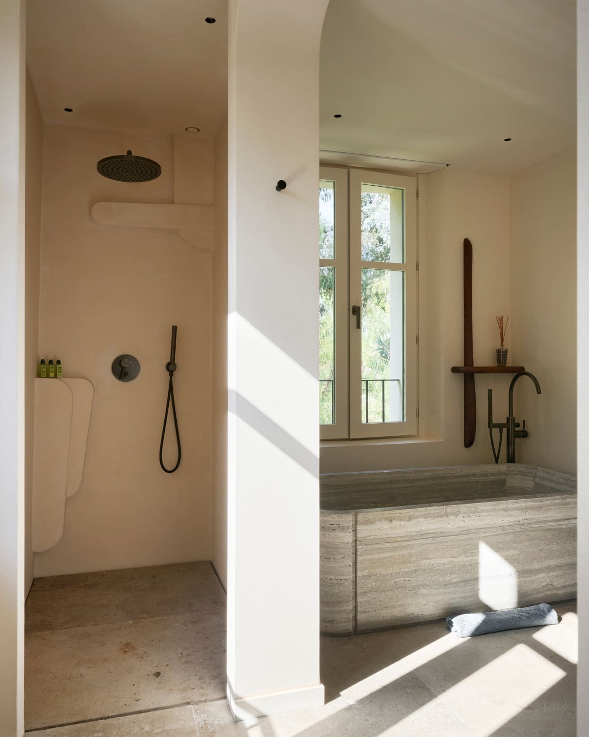 villa-the-house-saint-tropez-bathroom-1