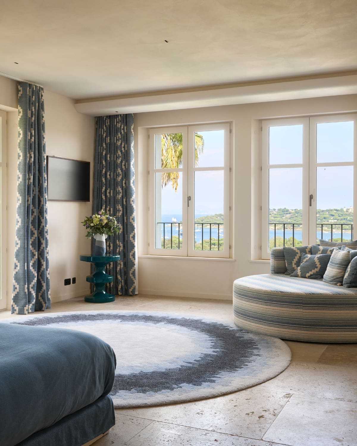 villa-the-house-saint-tropez-bedroom-1