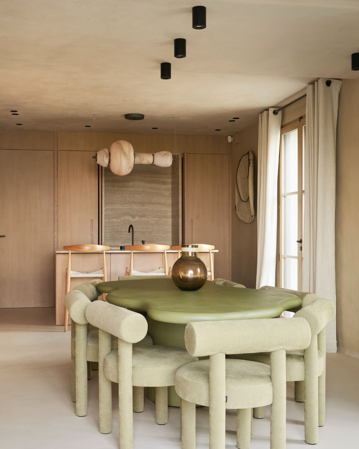villa-the-house-saint-tropez-dining-area
