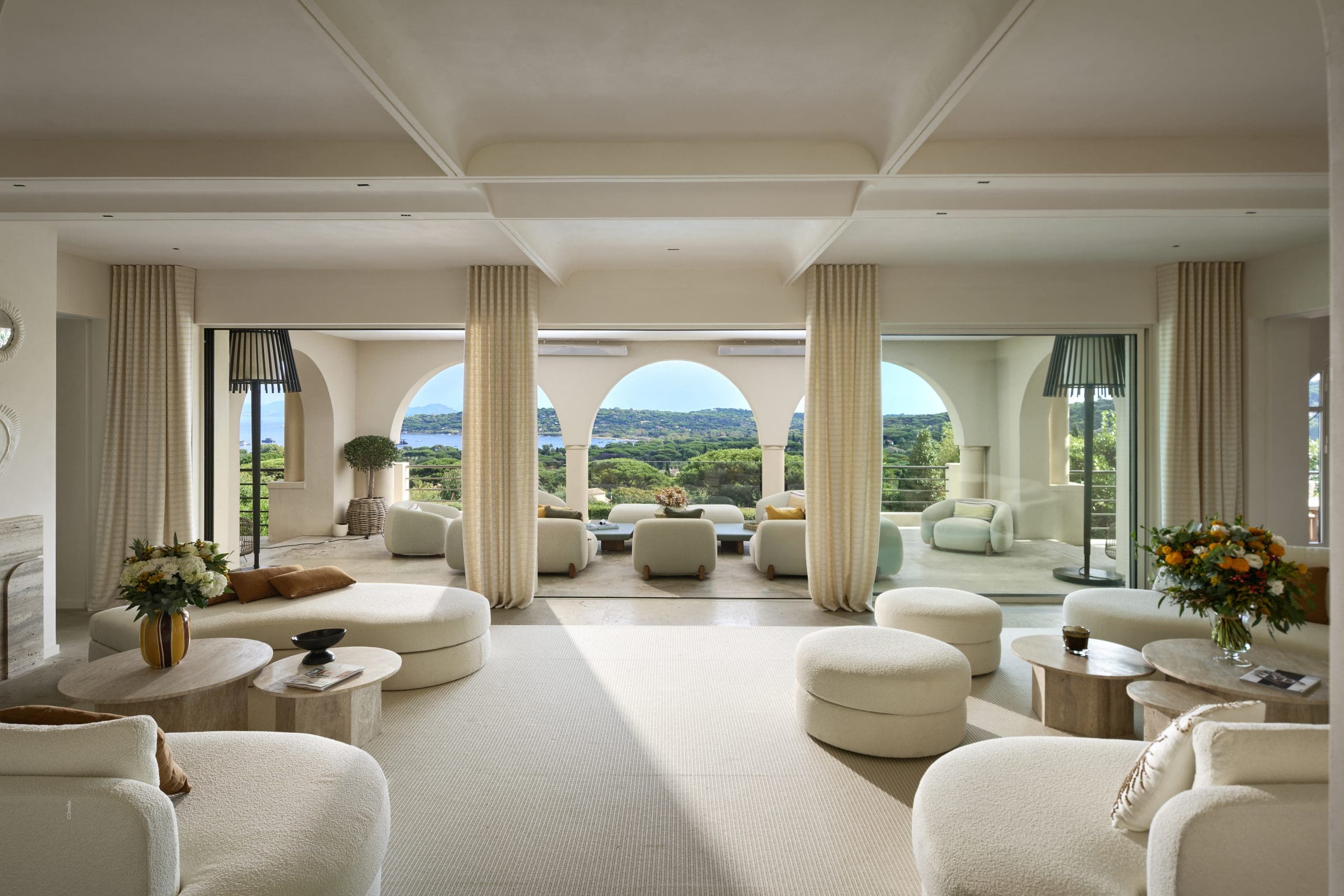 villa-the-house-saint-tropez-living-room-sea-view