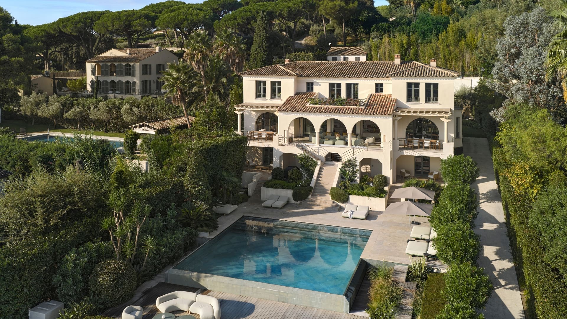 villa-the-house-saint-tropez-view-house